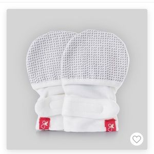 Goumi Baby Mittens (stay in place!)